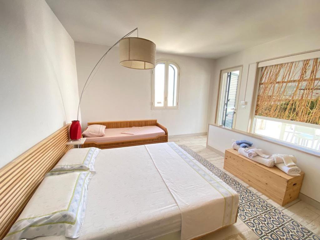 Casa Vacanze Illiria A Roca Vecchia Vicinissima Al Mare Extérieur photo