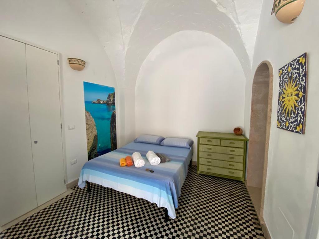 Casa Vacanze Illiria A Roca Vecchia Vicinissima Al Mare Extérieur photo
