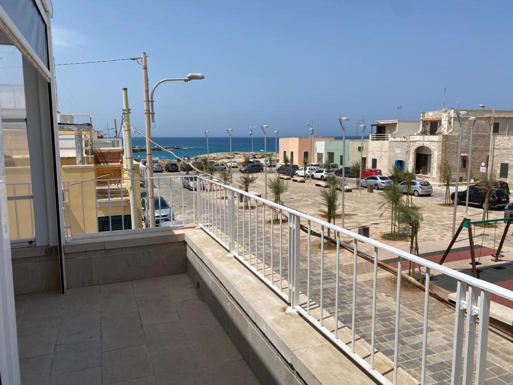 Casa Vacanze Illiria A Roca Vecchia Vicinissima Al Mare Extérieur photo